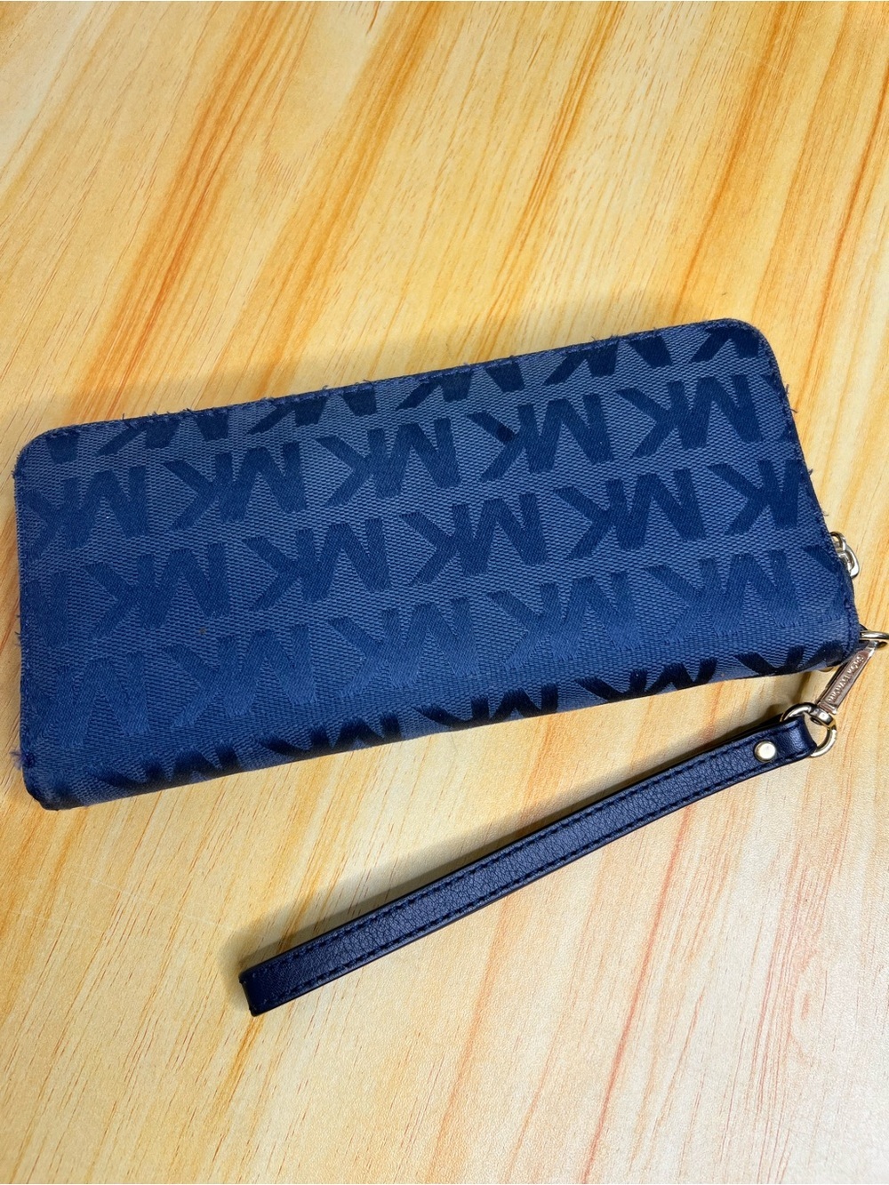 Michael Kors Jet Set Continental Zip Around Wallet/Wrist - Picture 3 of 16
